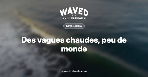 Vague qui déroule sur la côte Pacifique du nord du Nicaragua