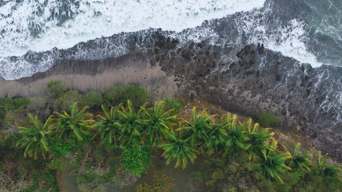 Côte sauvage du nord du Nicaragua vue du ciel