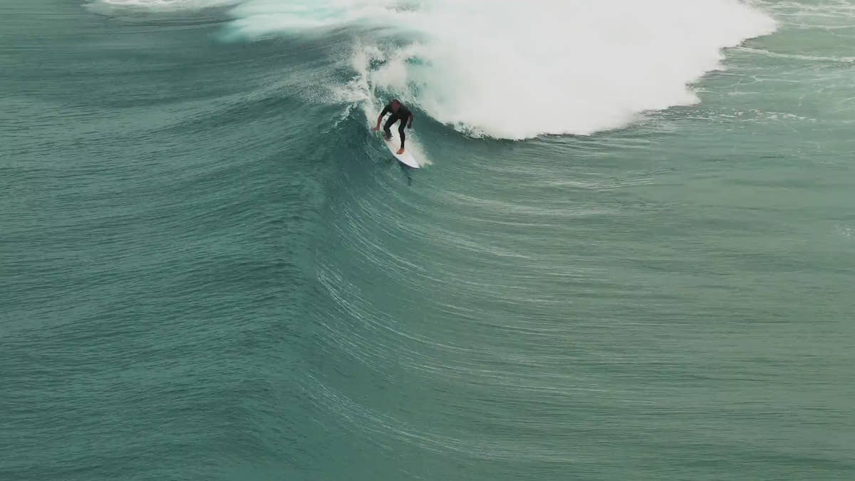 Load video: Vidéo d'une semaine de retraite de surf à Hossegor