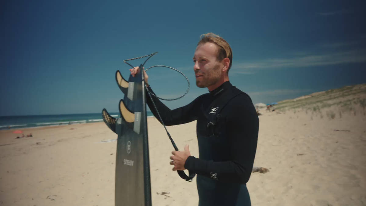 Load video: Une semaine de retraite de surf Waved en vidéo